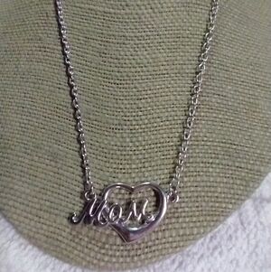 Silvertone mom heart 💖 necklace